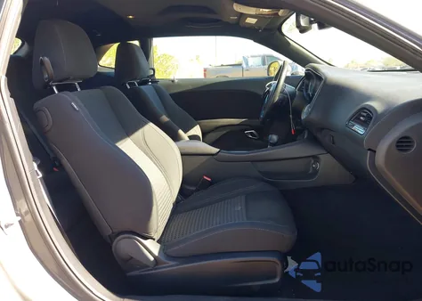 2018 Dodge Challenger Sxt z USA, uszkodzony, nr VIN 2C3CDZAG9JH310831